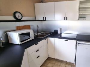 T2 climatisé avec piscine et parking à 100m de la mer - FR-1-607-207