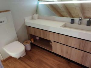 Chalet de luxe rénové, 5 chambres, cheminée, parking, proche Côte dAzur - FR-1-292-219