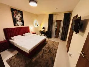 Mellis Boutique - Nădăşelu