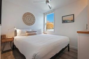 Lovely 2BR Near Skiing with Hot Tub Pool Access