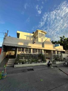 Lawton Residences Studio Room 2H