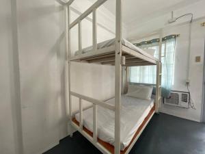 Lawton Residences Studio Room 2I - 4 pax