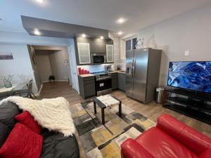 Comfortable and Beautiful Brand-New Suite BSMT-Two Bedroom, Two Washrooms