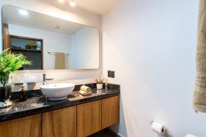 Lujo y Comodidad Frente al Mar en Torre Catania