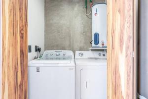 Lujo y Comodidad Frente al Mar en Torre Catania