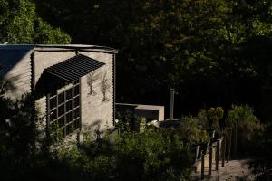 Avemore Vineyard View - wood fired hot tub and full power back up