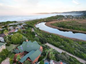 Wilderness deckhouse. views!sunseariverkayaks