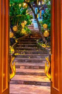 Kanlayas Eyrie, Luxury Homestay