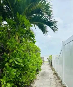 Private Beach Access and Free Parking - 因迪兰提克