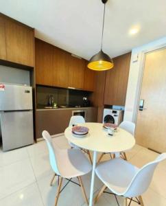 GM A3007 Penthouse 100ms Netflix By STAY