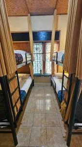 Mai Family Guest House - 新加拉惹