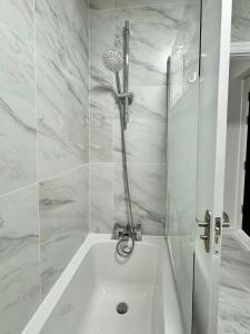 2-Bedroom Flat Near Euston Station, Central London