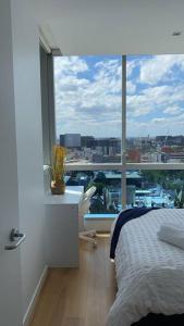 Awesome Melbourne Family Haven with Rooftop Pool