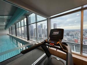 Awesome Melbourne Family Haven with Rooftop Pool