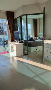 Grandblue condominium 511 with sea view