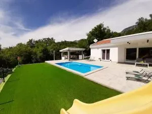 Villa Lodrica - Kostelj