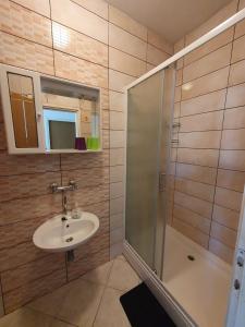 Apartment 5185-1 for 3 Pers in Brodarica