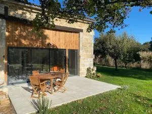 Le Domaine du Petit Bois, gîte Le Verger - Varzay