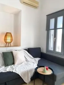 Artemonas White Escape - Artemonas