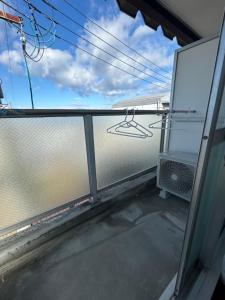 彦根びわこホテル裏のマンション 一室貸し切り50台無料駐車場付き台所あり自転車貸出可 BbQ可 ペット同伴可