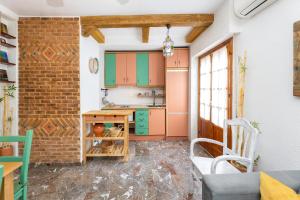 Frente a la Alhambra