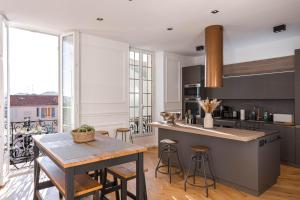 Syssi - 3 Chambres avec salles de bains, spacieux, calme, moderne, idéal congrès