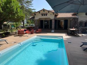 Villa de charme avec piscine à 500m des plages