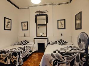 Triple Room with Shared Bathroom room in Hostal Loyola