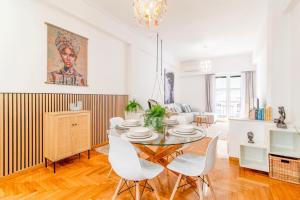 Natalys Vibrant 2BR - 4 mins walk to Acropolis