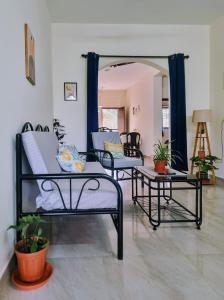 Nivaasa, Living Paradise 1&2BHK Apartment, Peaceful stay away from crowds, just a short drive to the beach