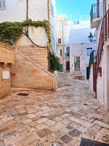 Vico Farinella 12 Small Room