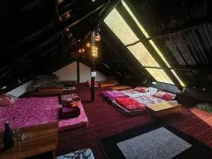 Stoner's Delight -Attic Cabin in Hills - Pulga