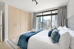 Luxury Apartment in De Waterkant with Amazing Views and Spacious