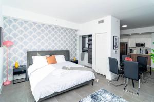 Bright 1BR with Netflix and King Bed Near Brickell and Marlins Park