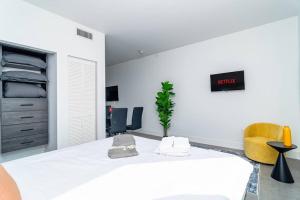 Bright 1BR with Netflix and King Bed Near Brickell and Marlins Park