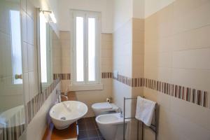 Bright and comfy in a beautiful contemporary home