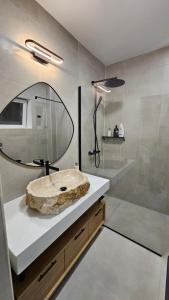 Blue Haven Studio, Rezerva acum studio cu Design Interior pe comanda, Incalzire Pardoseala, Apa filtrata, Cafea, Ceai, Parcare publica Gratuita