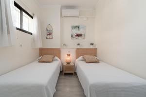 Stunning Beachfront apartment with Sea Views