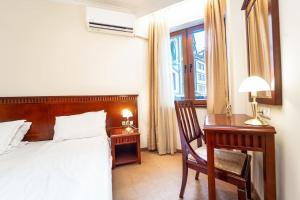 Host2U Slope-Side Home by the Gondola