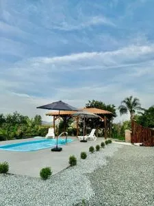 Casa de sítio com piscina - Навегантіс