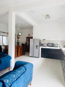 91-10B Papura family flat