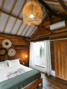 Phòng Deluxe Giường Đôi Có Ban Công (Deluxe Double Room with Balcony)