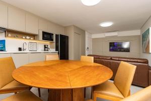 Porto Madero 105 – Apartamento Moderno em Condomínio com Piscina e Academia no Rooftop no Centro de Bombinhas.