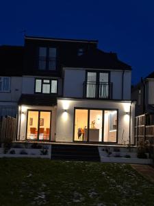 Luxury Self-Contained Private En-Suite Room in Halesowen R2