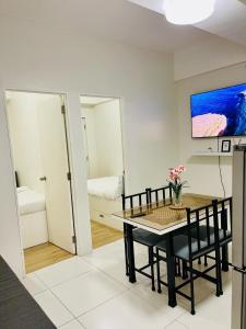 Riverfront City 2 Suite Room - 3hvězdičkové hotely ve městě Naga