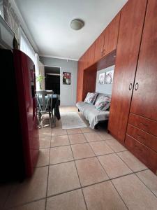 ChezBelle, self-catering 2 sleeper in Constantia with self check-in