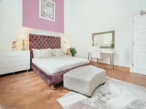 Outstanding massive apartment with character - Brightside