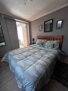 ChezBelle, self-catering 2 sleeper in Constantia with self check-in