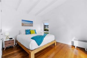 Beachfront Holiday Home Close to Airport