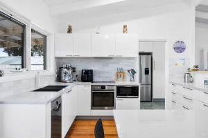 Beachfront Holiday Home Close to Airport